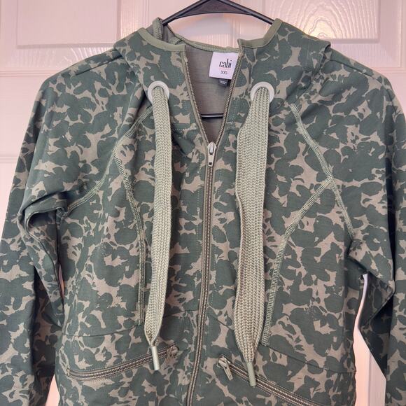 NWOT Cabi Marathon Double Zip Green Hooded Jacket Size XXS Thumbholes Sporty - Picture 4 of 9